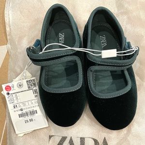 NWT Zara Baby Velvet Ballet Flats size 5.5